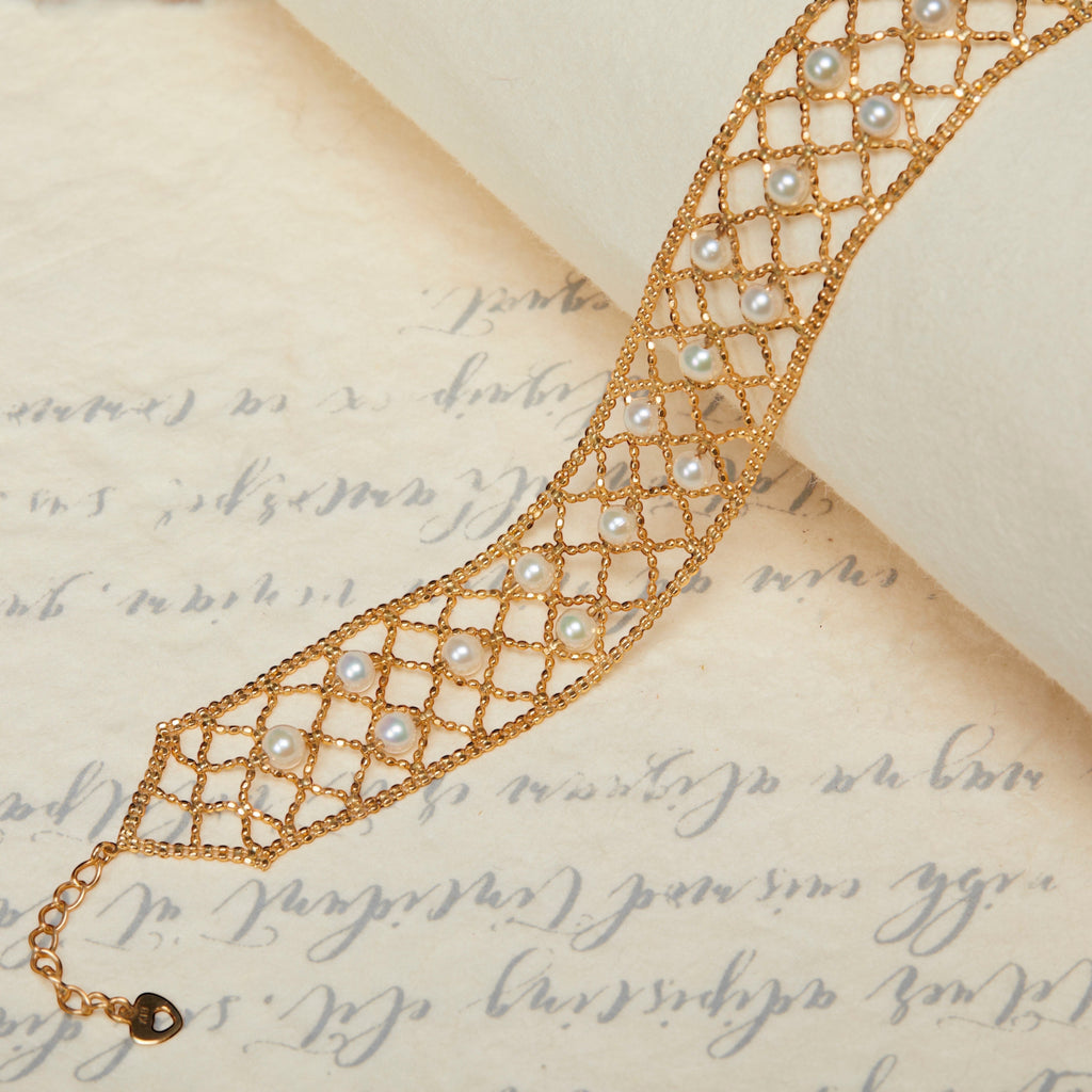 BoxUnboxed 18k yellow gold lace lattice bracelet with Akoya pearls. Adjustable length.